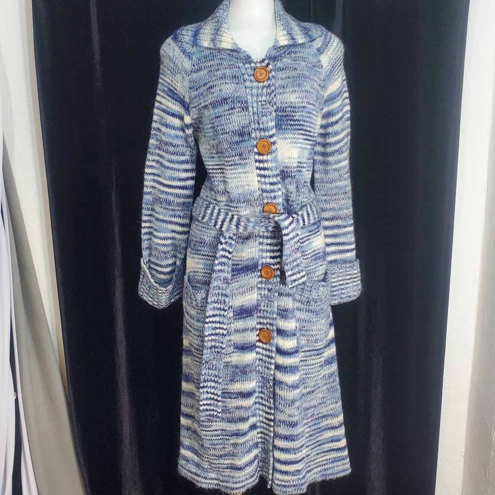 Vintage Collect-Ables Acrylic Long Blue & White Cardigan. Made in Taiwan. SZ. M